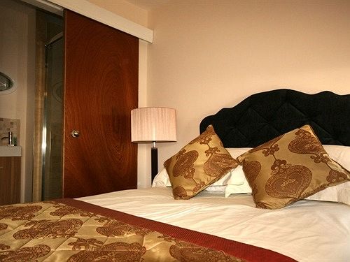 Отель East Gate Inn