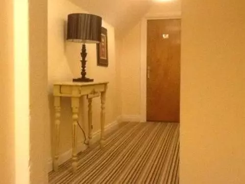 Отель East Gate Inn