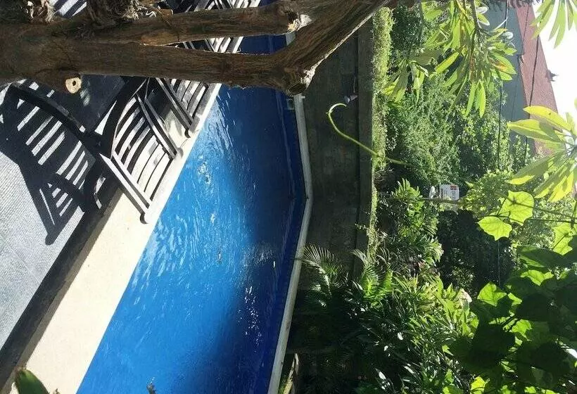 호텔 Grand Bimasena Hostel