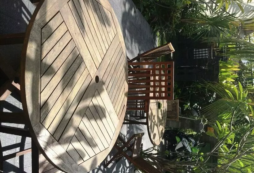 호텔 Grand Bimasena Hostel