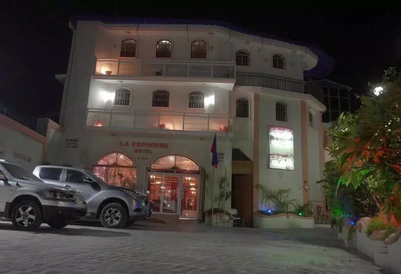هتل La Pepiniere