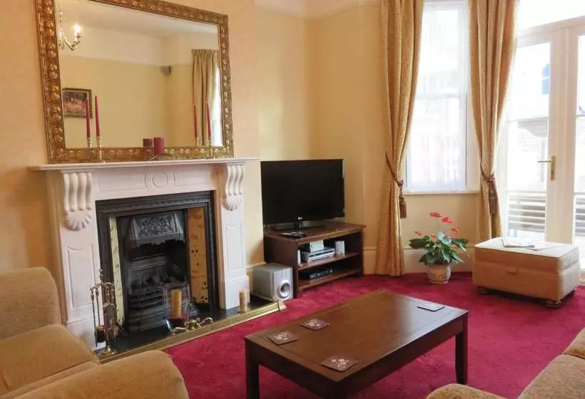 ペンション Claremont