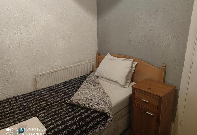 פנסיון Sussex Lodge Guest House