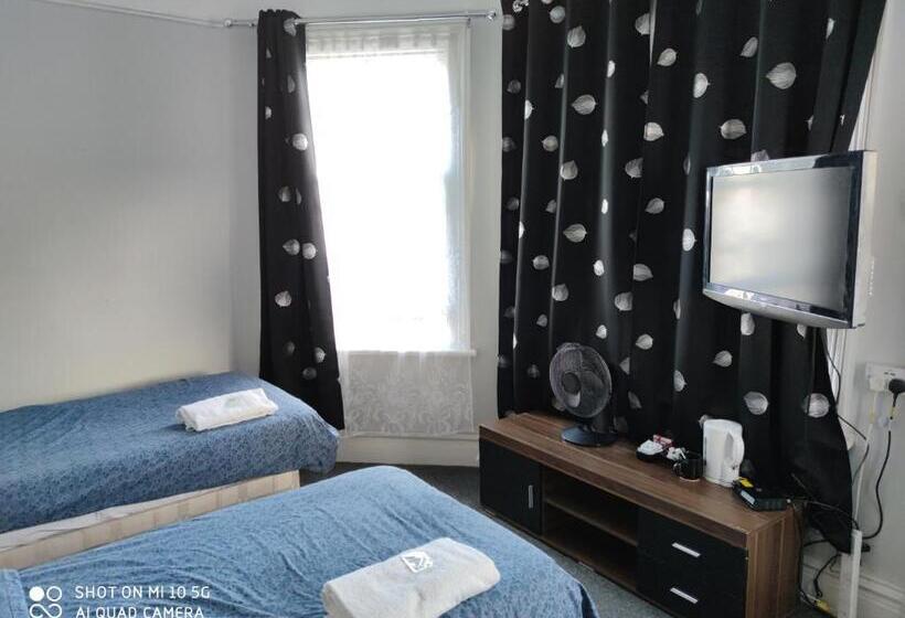 פנסיון Sussex Lodge Guest House