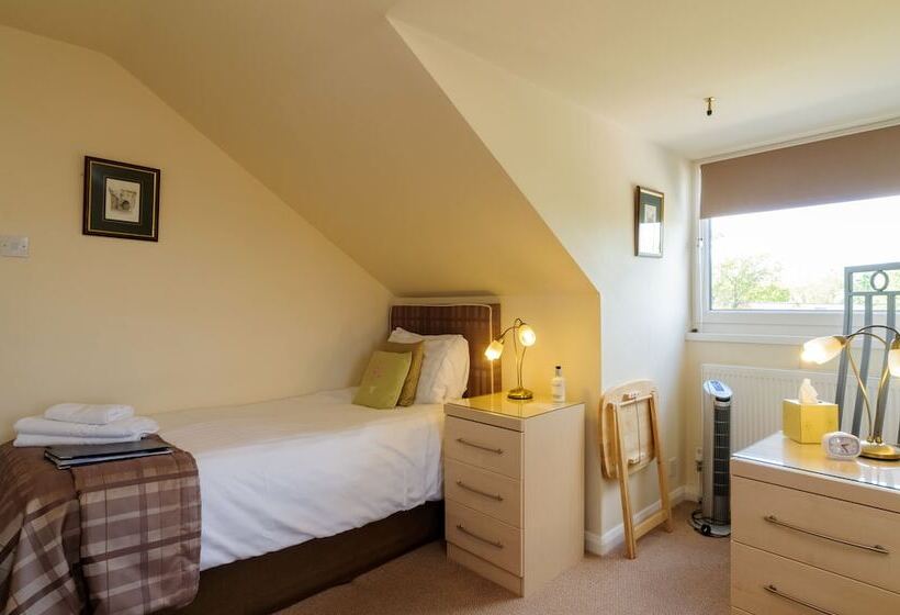 ペンション The Gables Guest House