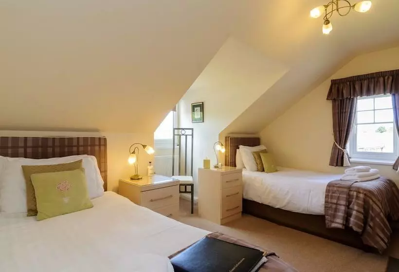 פנסיון The Gables Guest House