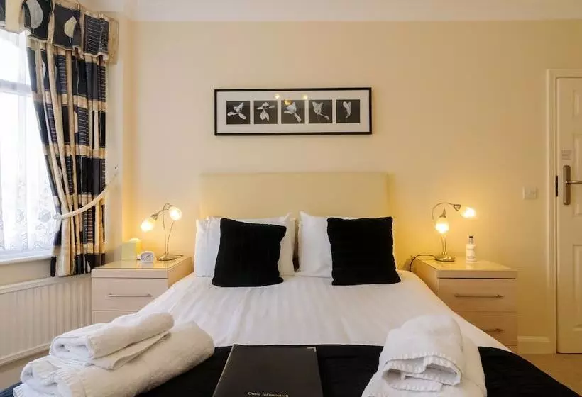 פנסיון The Gables Guest House