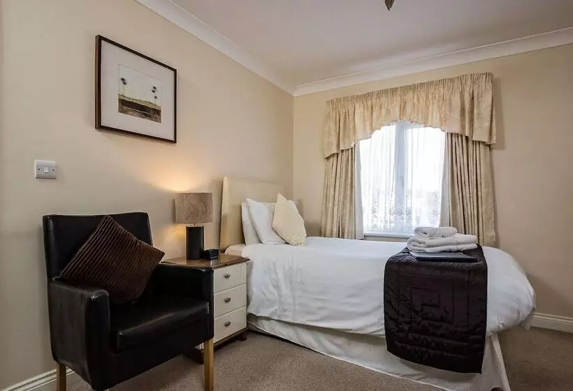 פנסיון The Gables Guest House