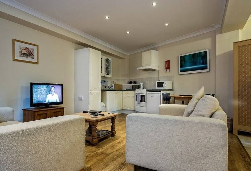 ペンション The Gables Guest House