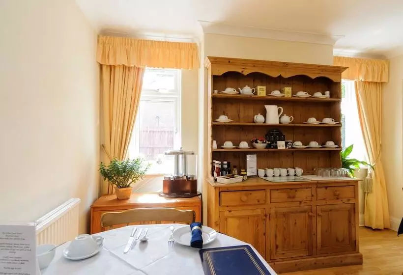 פנסיון The Gables Guest House