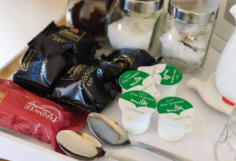 ペンション The Gables Guest House