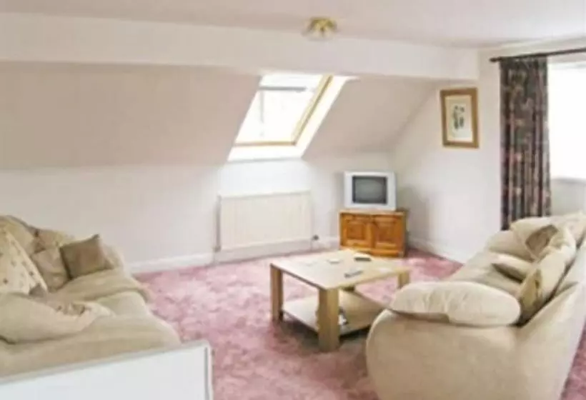 פנסיון The Gables Guest House