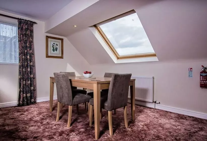 פנסיון The Gables Guest House