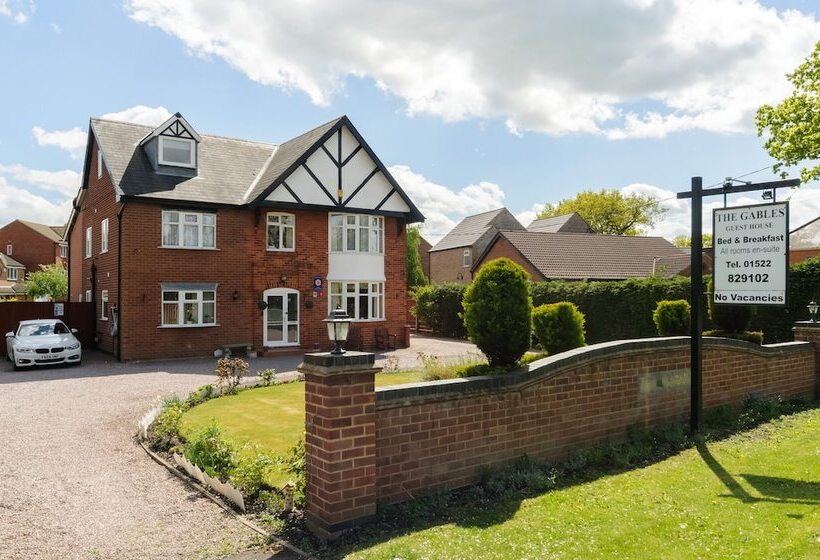 ペンション The Gables Guest House