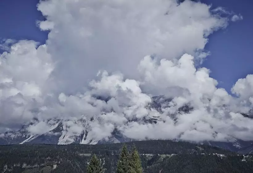 Hotelli Arx Guesthouse