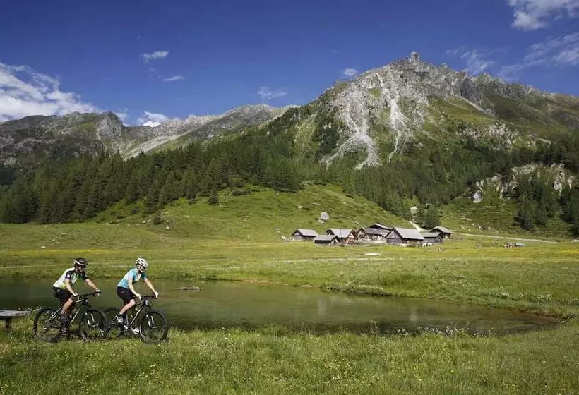 Hotelli Arx Guesthouse