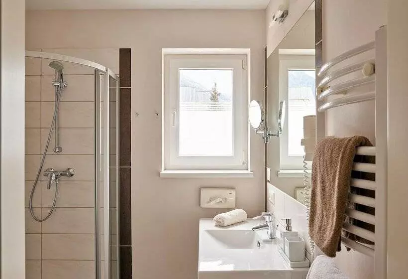 Hotelli Arx Guesthouse