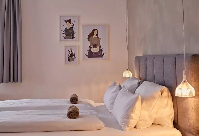 Hotelli Arx Guesthouse