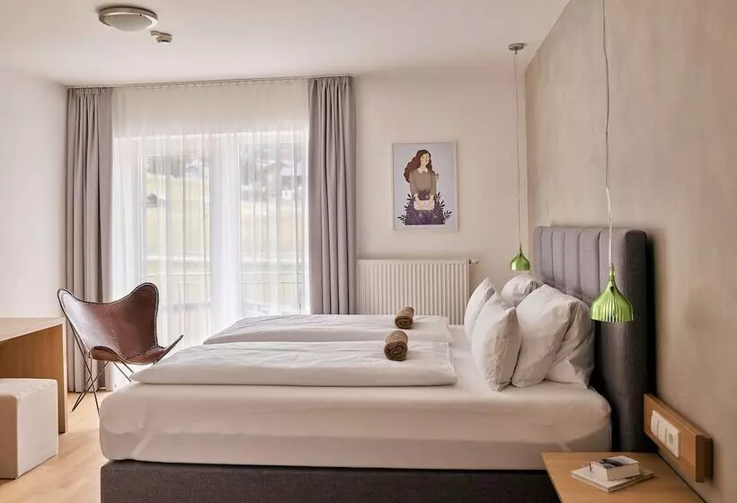 Hotelli Arx Guesthouse