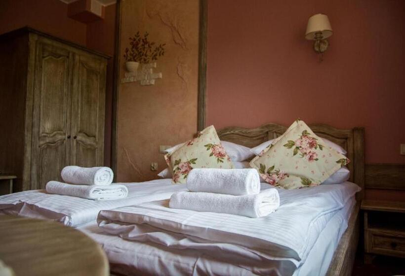 ホテル Carpatia Bieszczadzki Gościniec