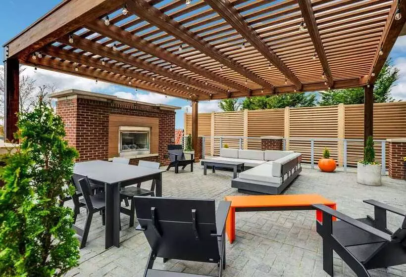 Отель Doubletree By Hilton Asheville Downtown