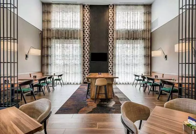 Отель Doubletree By Hilton Asheville Downtown