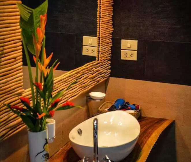 Hotel Rice Barn And Rooms