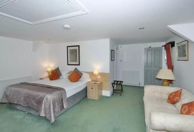 Отель The Plough Inn