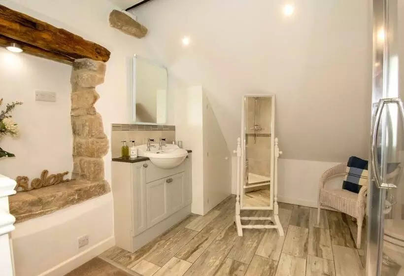 Отель The Plough Inn