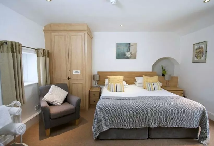 Отель The Plough Inn