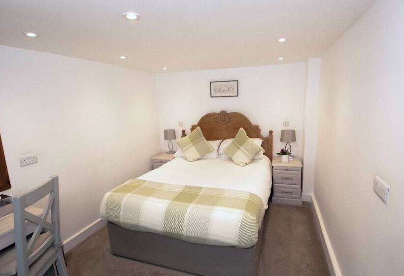 בית מלון כפרי The Plough Inn