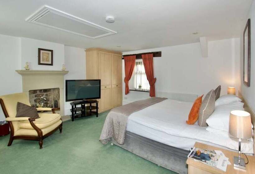 בית מלון כפרי The Plough Inn