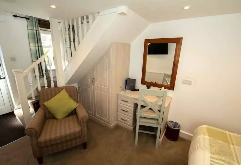 Отель The Plough Inn