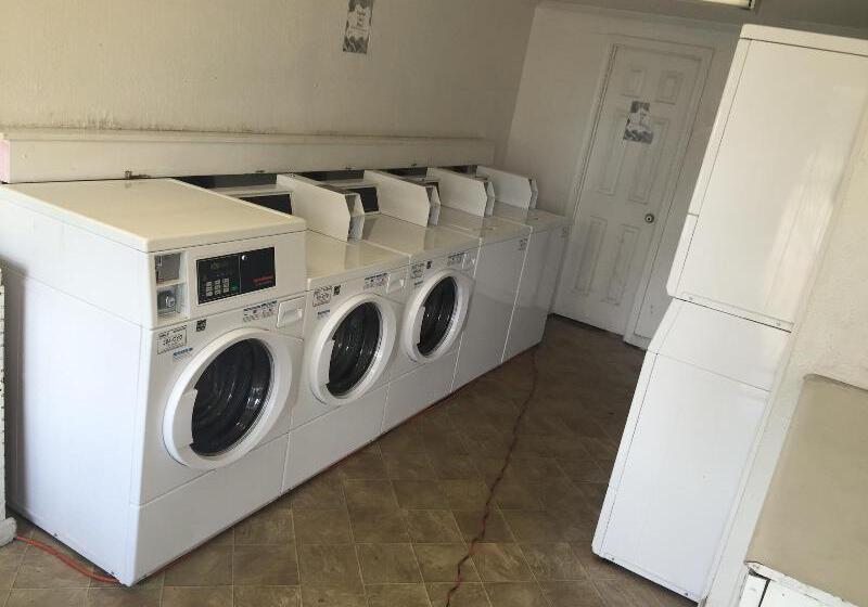 فندق على الطريق Extended Stay Studios