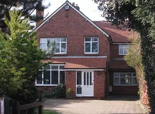 פנסיון Amber House