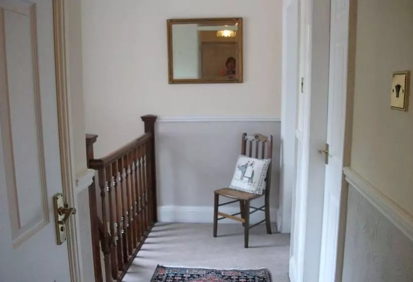 פנסיון Amber House