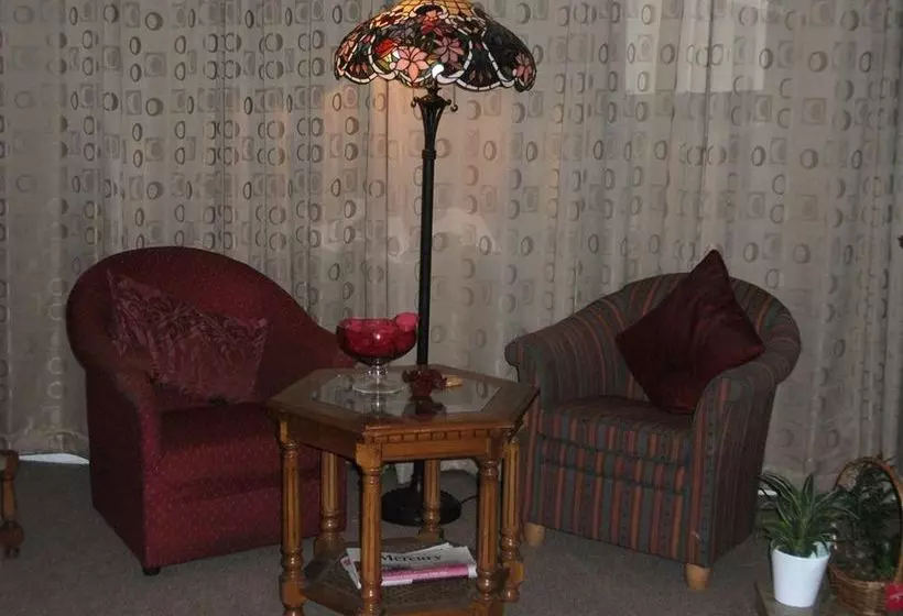 פנסיון Amber House