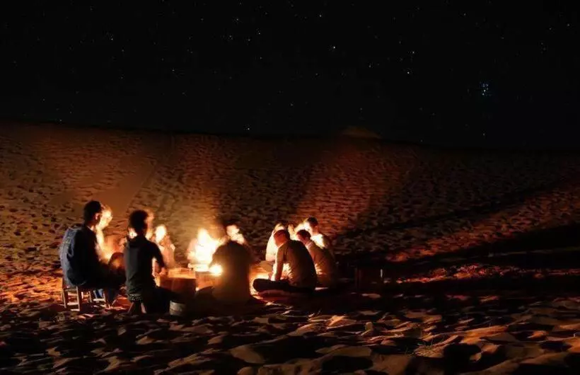 تختخواب و صبحانه Camp Sahara Majestic