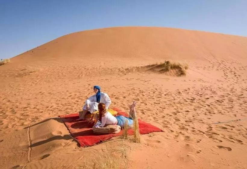 تختخواب و صبحانه Camp Sahara Majestic