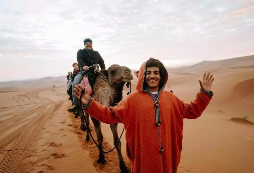 تختخواب و صبحانه Camp Sahara Majestic