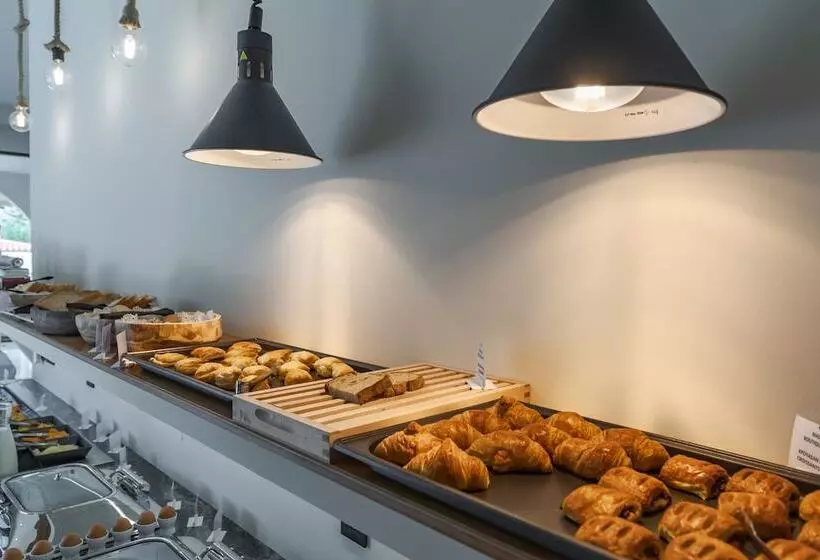 هتل Nikon Boutique