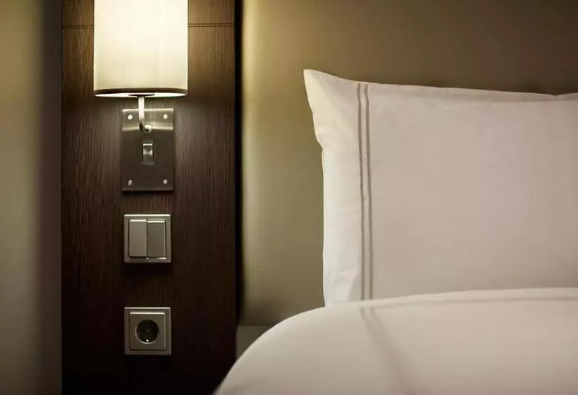 هتل Premier Inn Regensburg City Centre