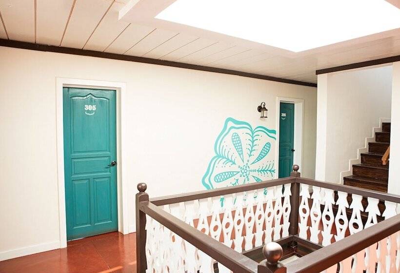 هتل Isla De Flores