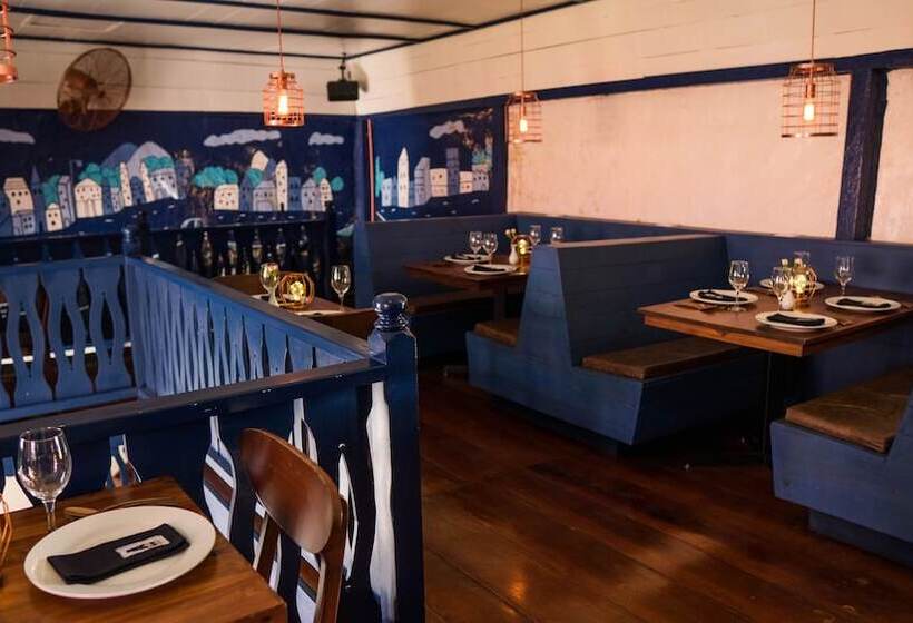 هتل Isla De Flores