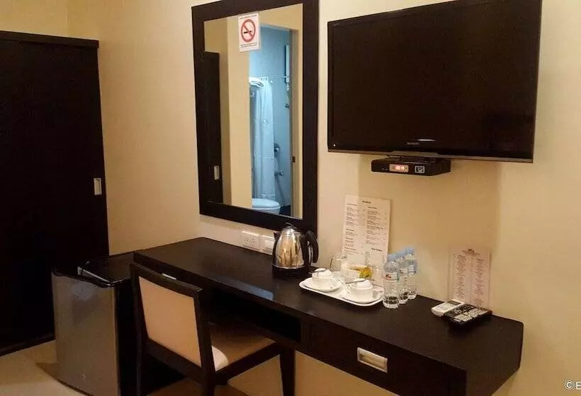 酒店 Manhattan Suites Inn