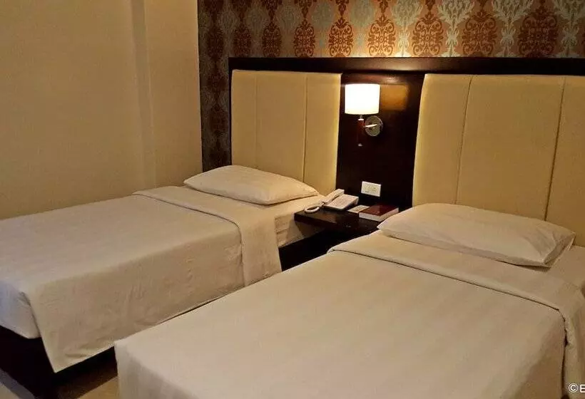 酒店 Manhattan Suites Inn