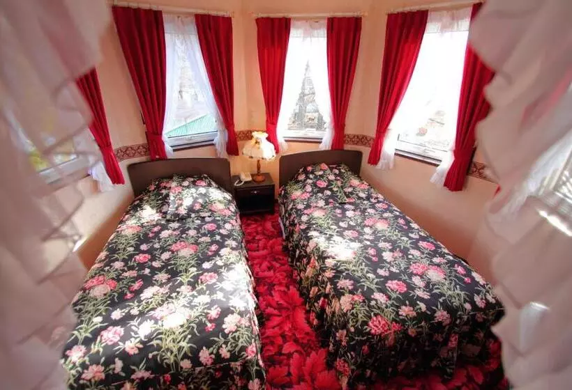 Отель Scotch Court