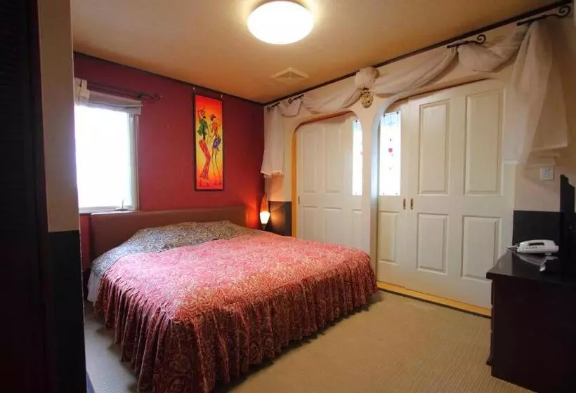 Отель Scotch Court