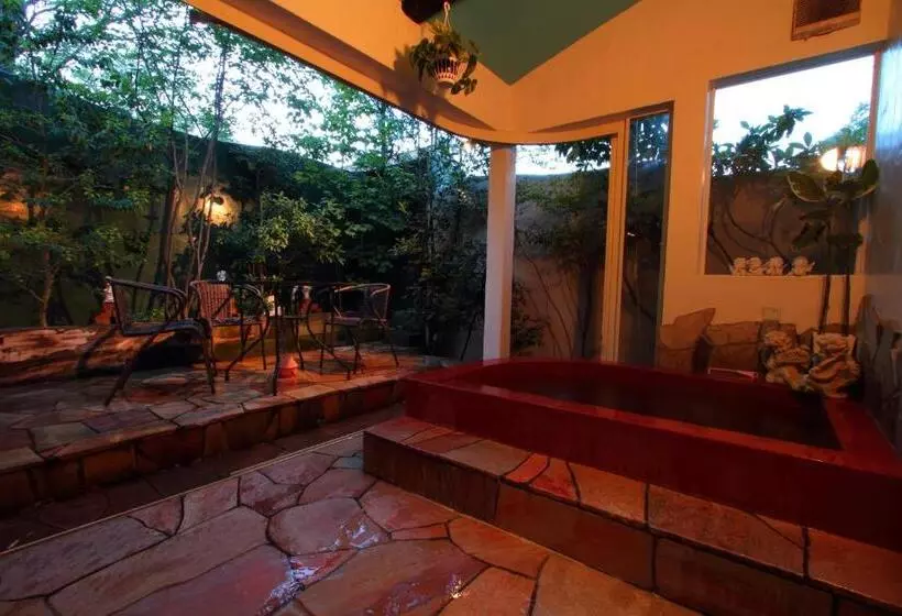 Отель Scotch Court