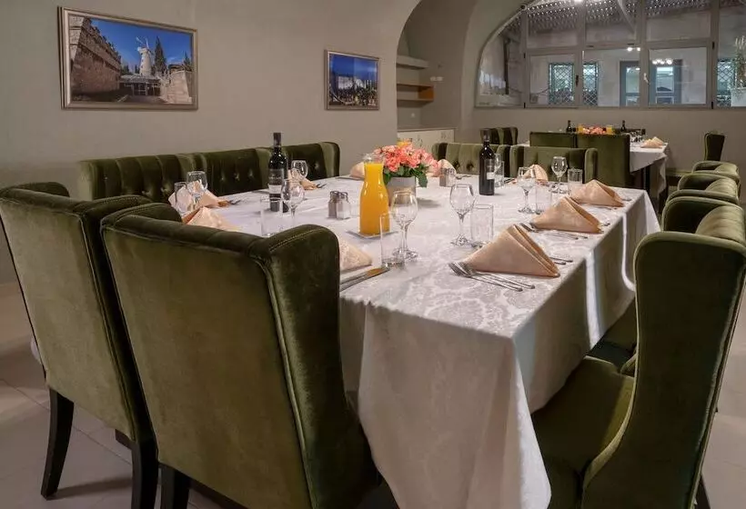 The Sephardic House Hotel In The Jewish Quarter